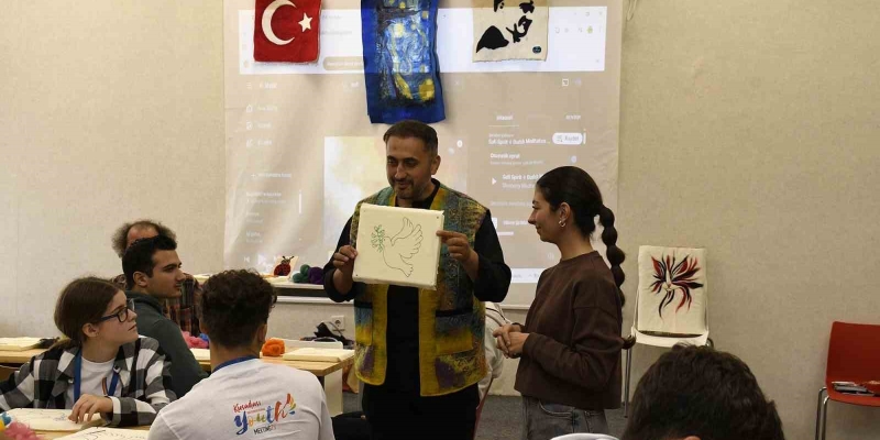 Gençlik Toplantısı Keçe Atölyesi’yle renkli anlara sahne oldu