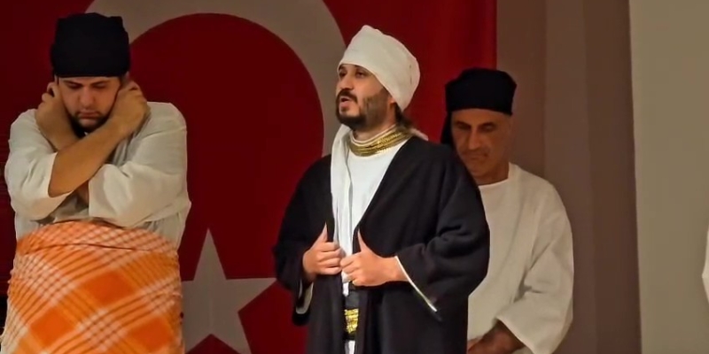 Ahilik değerlerini anlatan ’Tornacı Hüseyin’ ayakta alkışlandı