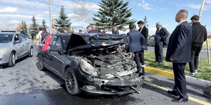 Anahtar Parti konvoyunda trafik kazası