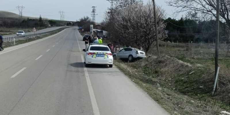 Ankara’da kontrolden çıkan araç şarampole uçtu: 3 yaralı