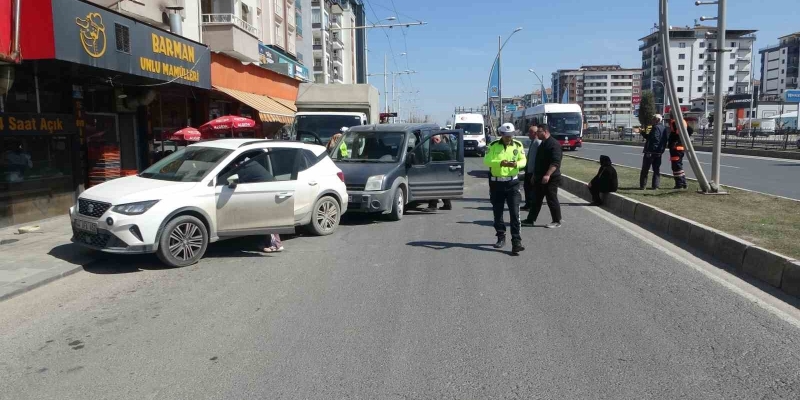 Malatya’da üç araçlı zincirleme kazada: 1 yaralı