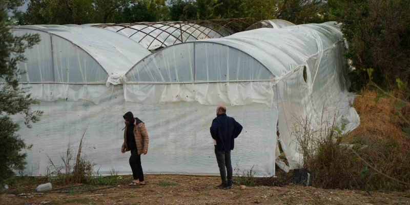 Antalya’da sağanak seraları da vurdu