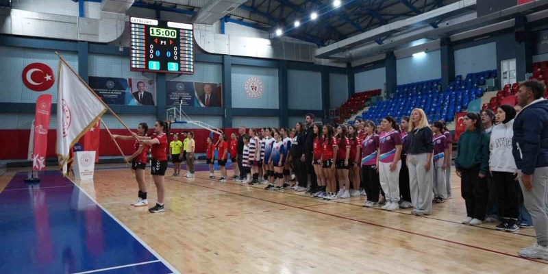 Okul sporları açılış seremonisiyle başladı