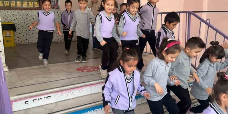 Okulda deprem tahliye tatbikatı yapıldı