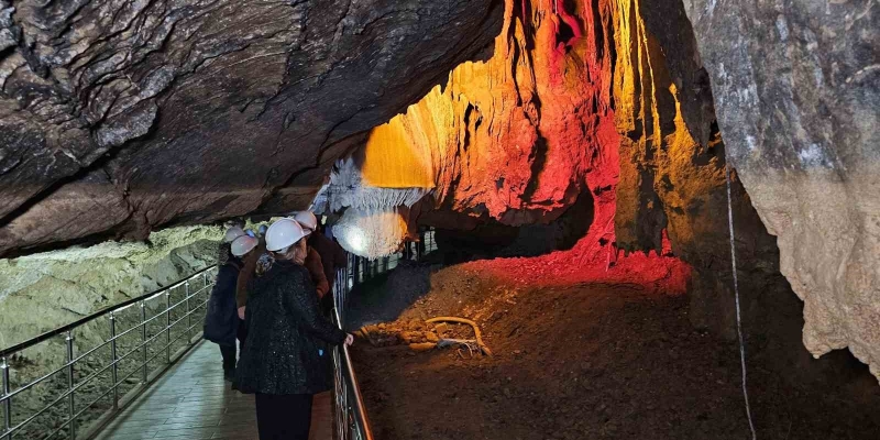 Turistik Karaelmas Ekspresi yolcularını Madenci Korosu karşıladı