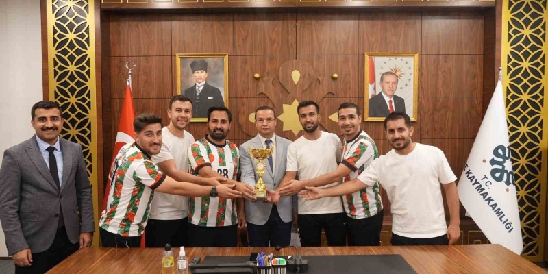 Kaymakam Baycar, şampiyon takımları makamında ağırladı