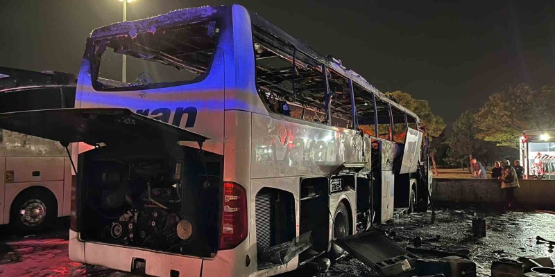 AŞTİ’de otobüs yangını paniğe neden oldu