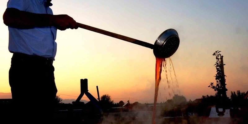 Sarıgöl’de pekmez köpüğü geleneği yaşatılıyor