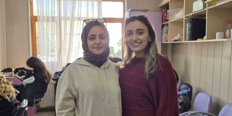 Abla ve kardeş, hayalleri için kuaförlük eğitimi alıyor