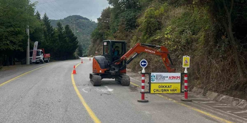Muhtemel taşkınlara karşı V kanalları temizleniyor