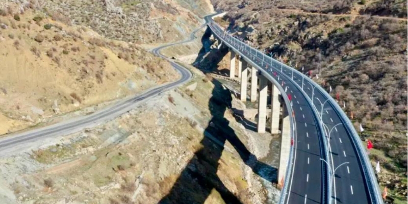 Bitlis-Baykan arası yol çalışmaları tamamlandı