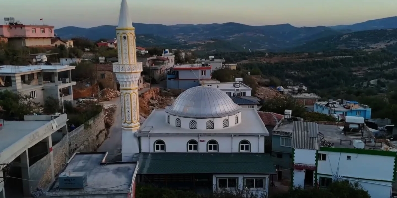 Depremin ardından inşa edilen 105. cami ibadete açıldı