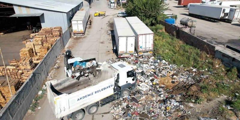Akdeniz’de atık toplama çalışmaları hafta sonu da devam ediyor