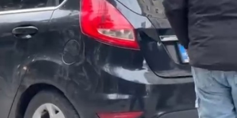 Otomobilin altında kalan 8 yaşındaki çocuk yaralandı