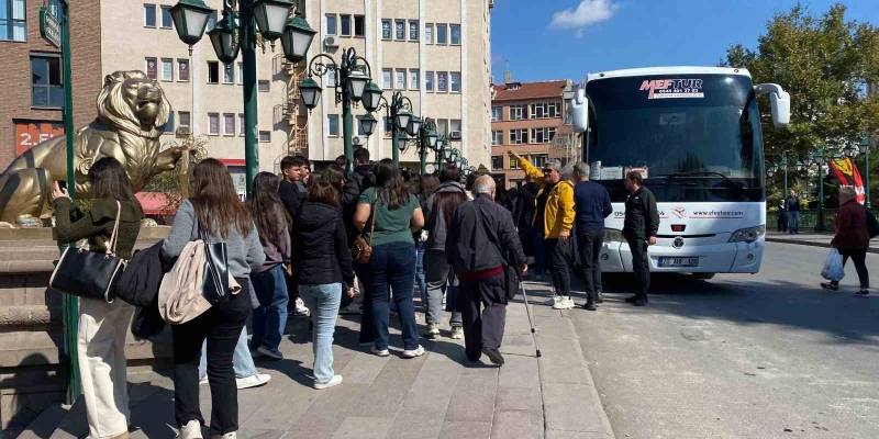 Havaların soğumasına rağmen Eskişehir’e ilgi sürüyor