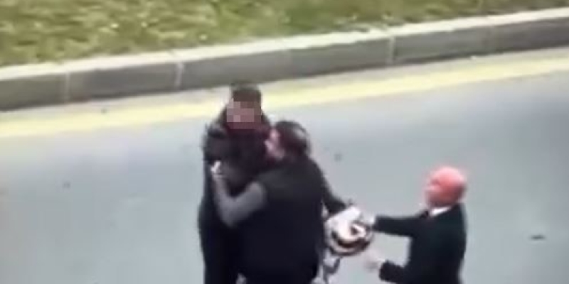 Başakşehir’de trafikte tartıştığı motosikletliye çocuğunun gözü önünde saldırdı