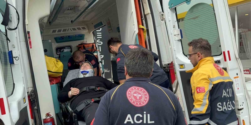 Samsun’da dolmuş minibüs kaldırıma çarptı: 2 yaralı