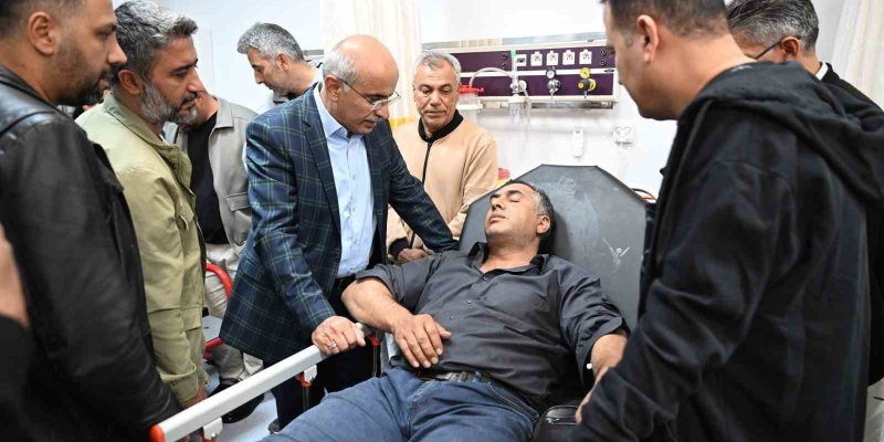 Malatya’da yol yapım ekibini taşıyan minibüs kaza yaptı: 4 yaralı