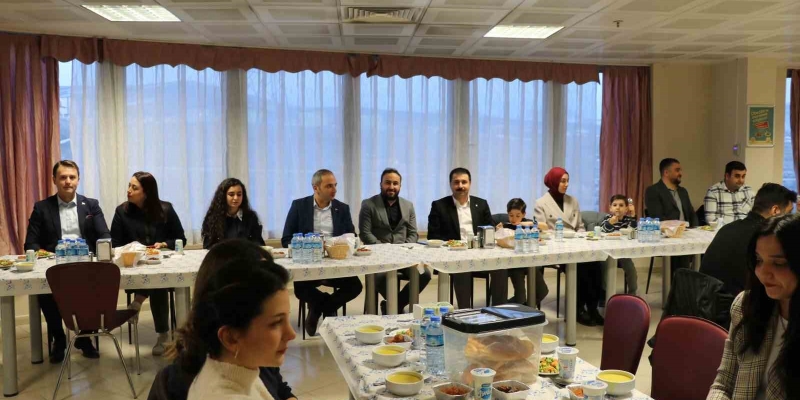 Kaymakam Karali, iftarını sağlık çalışanları ile birlikte yaptı