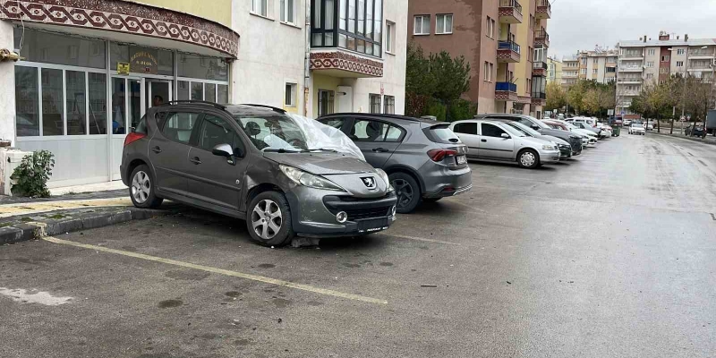 Otomobil kontrolden çıktı, 5 araca çarparak durabildi