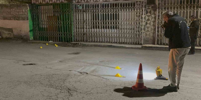 Pompalı tüfekle evi kurşunladılar