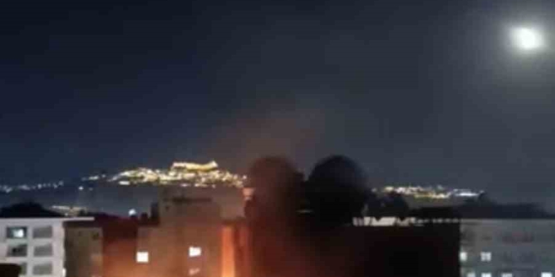 Mardin’de binanın çatısında çıkan yangın söndürüldü