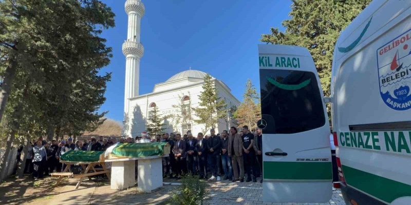 Alabora olan teknede hayatını kaybeden 2 kişi son yolculuğuna uğurlandı