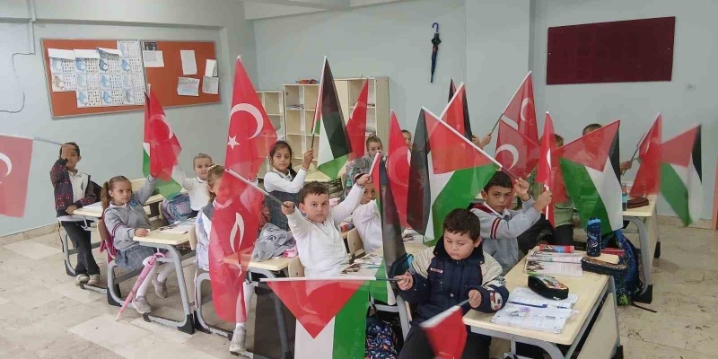 Balıkesir okullarında öğrencilerden Filistin’e destek