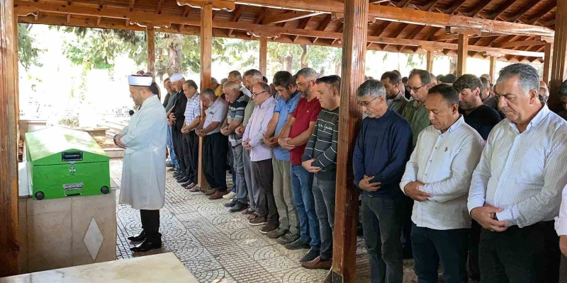 Mersin’deki işçi servisi kazasında hayatını kaybedenler toprağa verildi