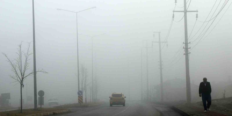 Erzincan’da yoğun sis: Görüş mesafesi 30 metreye kadar düştü