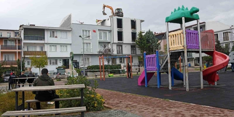 Osmangazi’de ruhsatsız katlara anında müdahale
