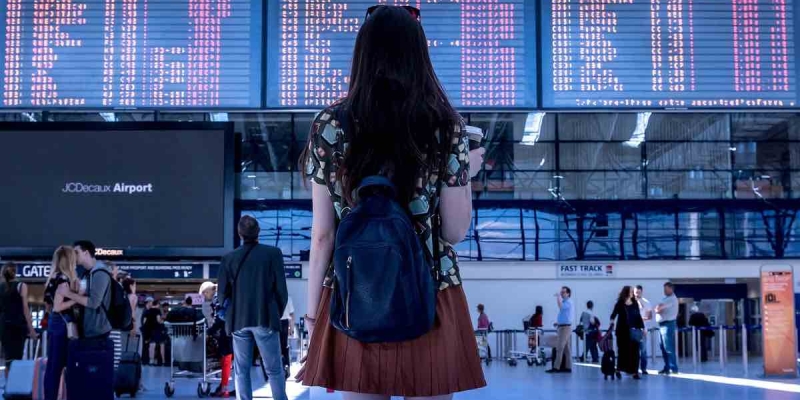 Uçak Sisteminde Rezervasyon Hatası Yüzünden 2 Kız Yalnız Yolculuk Yaptı