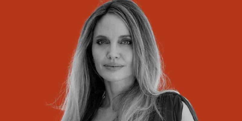Angelina Jolie Komedide Oynayacak!