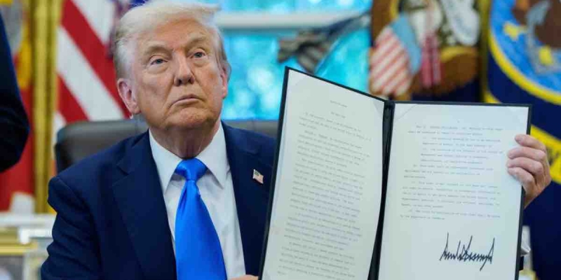 Trump H-1B Vizesinde Şirketlerin Ödeyeceği Ücreti 100 Bin Dolara Çıkardı