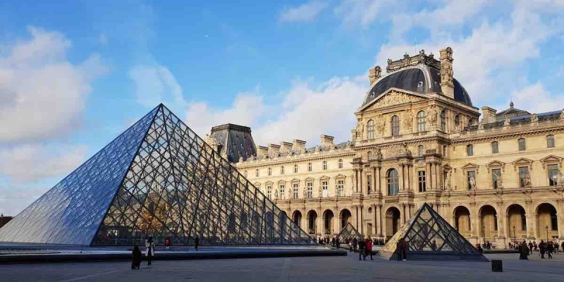 Louvre Müzesi Soyuldu! Paha Piçilmez Mücevherler Çalındı