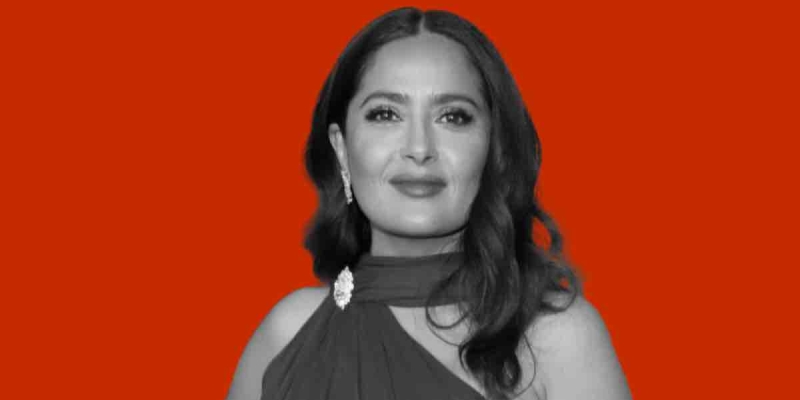 58 Yaşındaki Salma Hayek Kusursuz Fiziğiyle Büyüledi