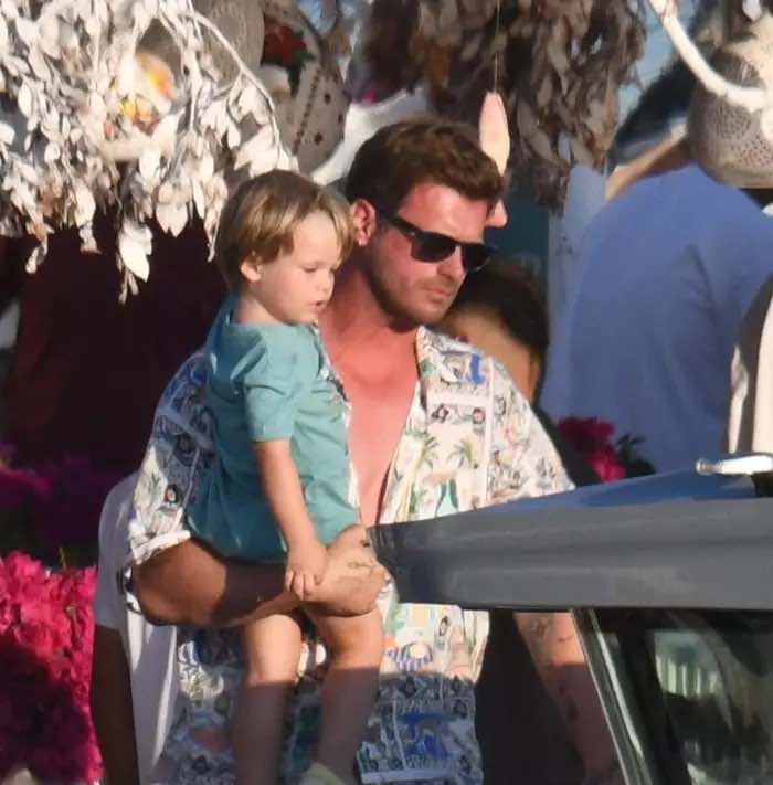 kivanc tatlitug ailesiyle bodrum da goruntulendi